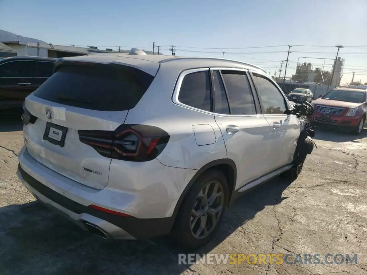 3 Photograph of a damaged car 5UX53DP02N9N28747 BMW X3 2022
