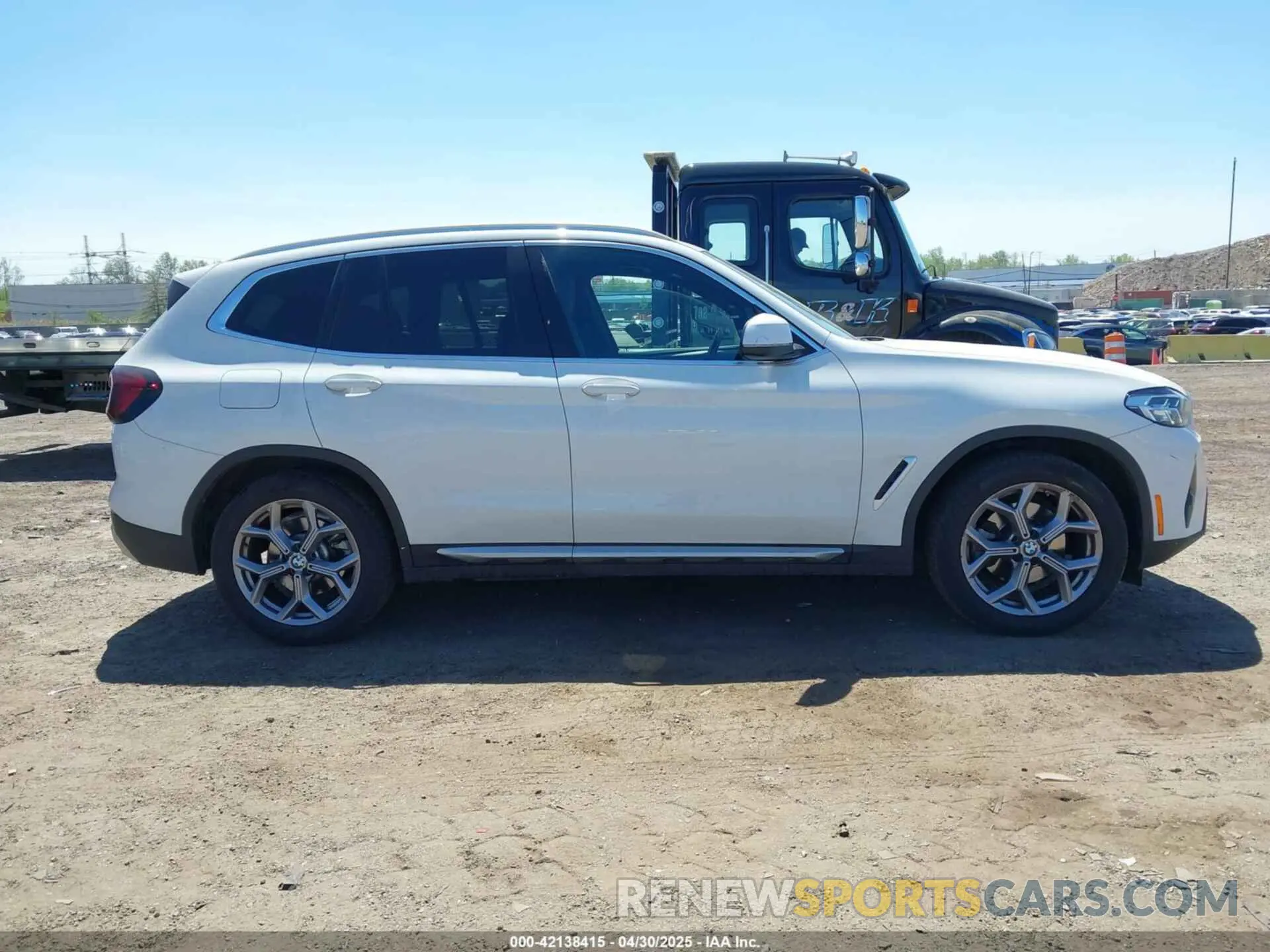 13 Photograph of a damaged car 5UX53DP02N9N42762 BMW X3 2022