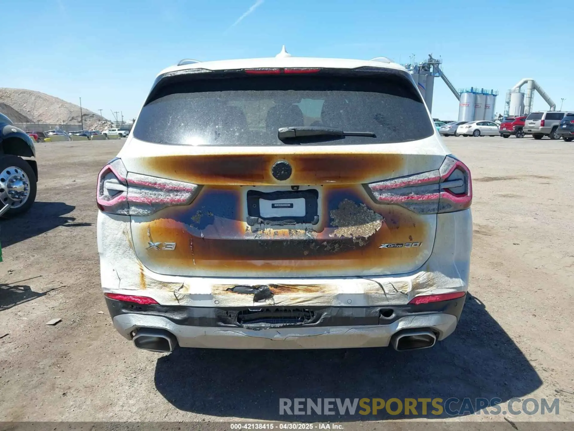 16 Photograph of a damaged car 5UX53DP02N9N42762 BMW X3 2022