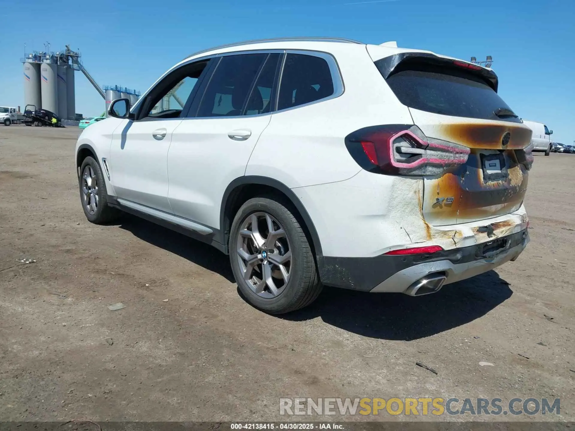 3 Photograph of a damaged car 5UX53DP02N9N42762 BMW X3 2022