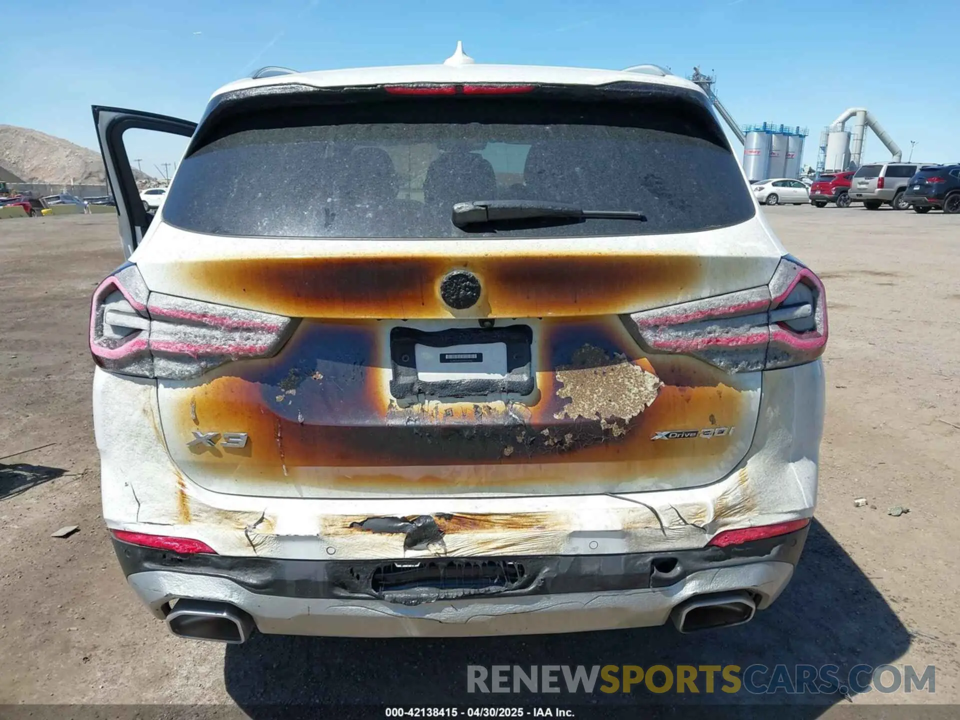 6 Photograph of a damaged car 5UX53DP02N9N42762 BMW X3 2022