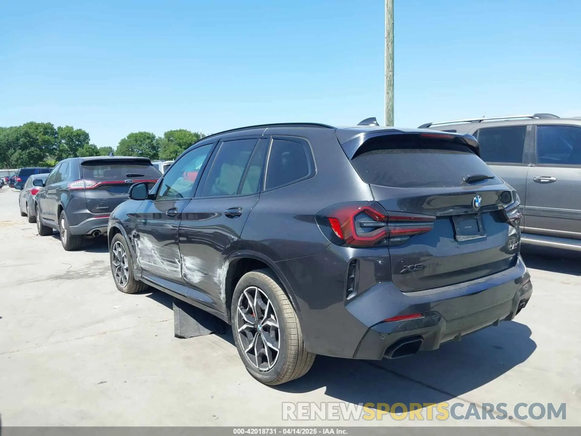 14 Photograph of a damaged car 5UX53DP03N9J03344 BMW X3 2022