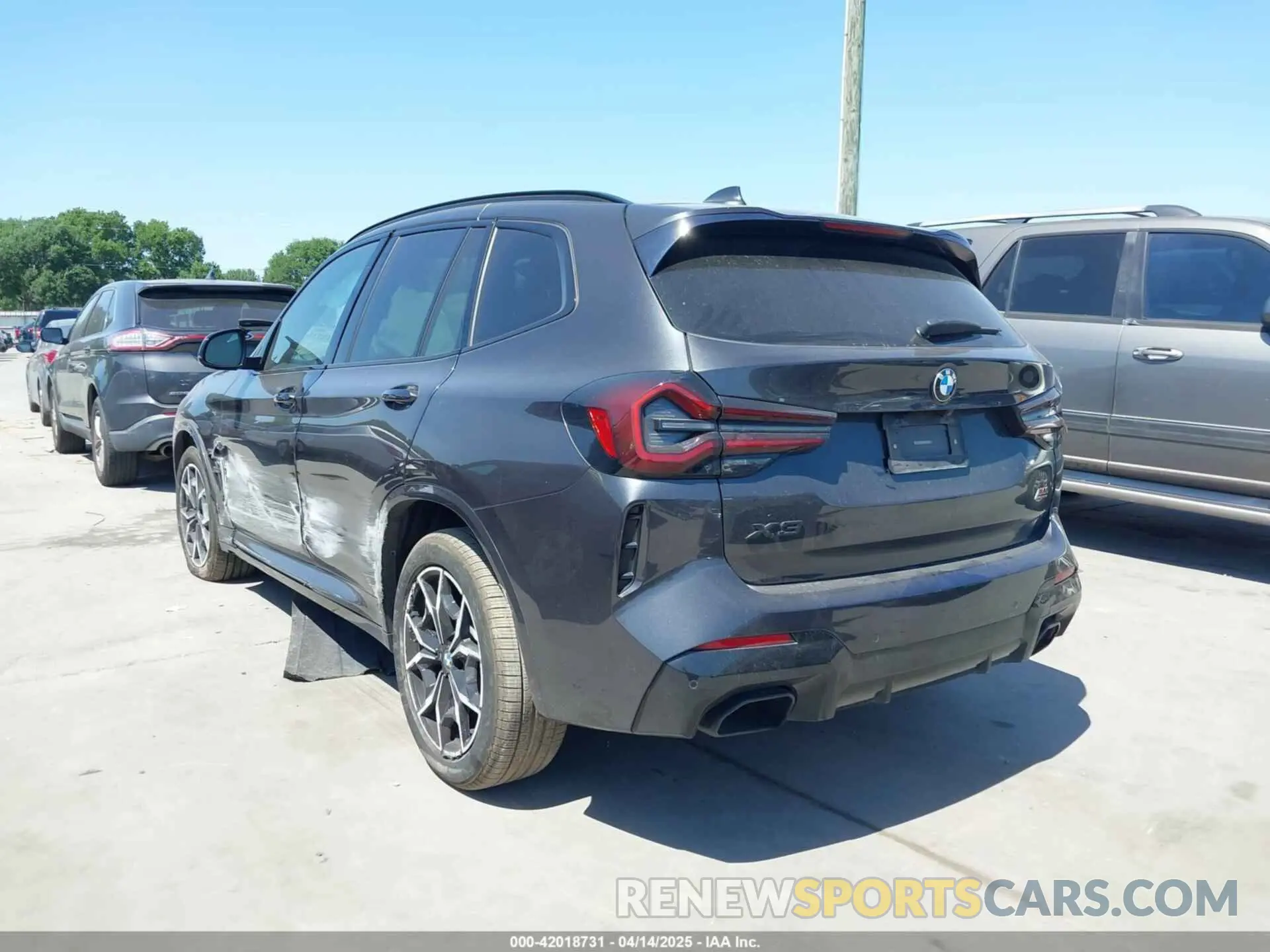 3 Photograph of a damaged car 5UX53DP03N9J03344 BMW X3 2022