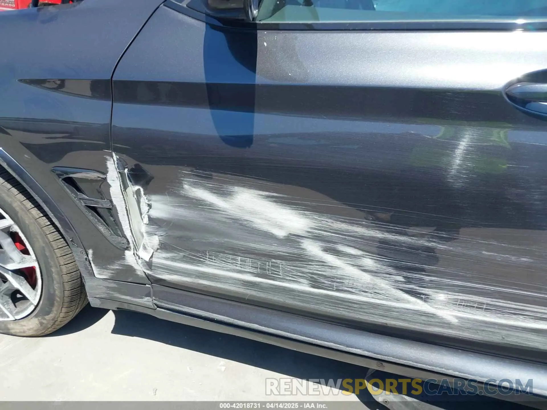 6 Photograph of a damaged car 5UX53DP03N9J03344 BMW X3 2022
