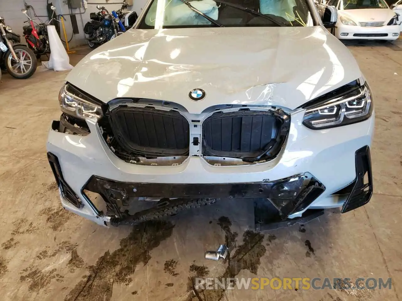 9 Photograph of a damaged car 5UX53DP03N9K31941 BMW X3 2022