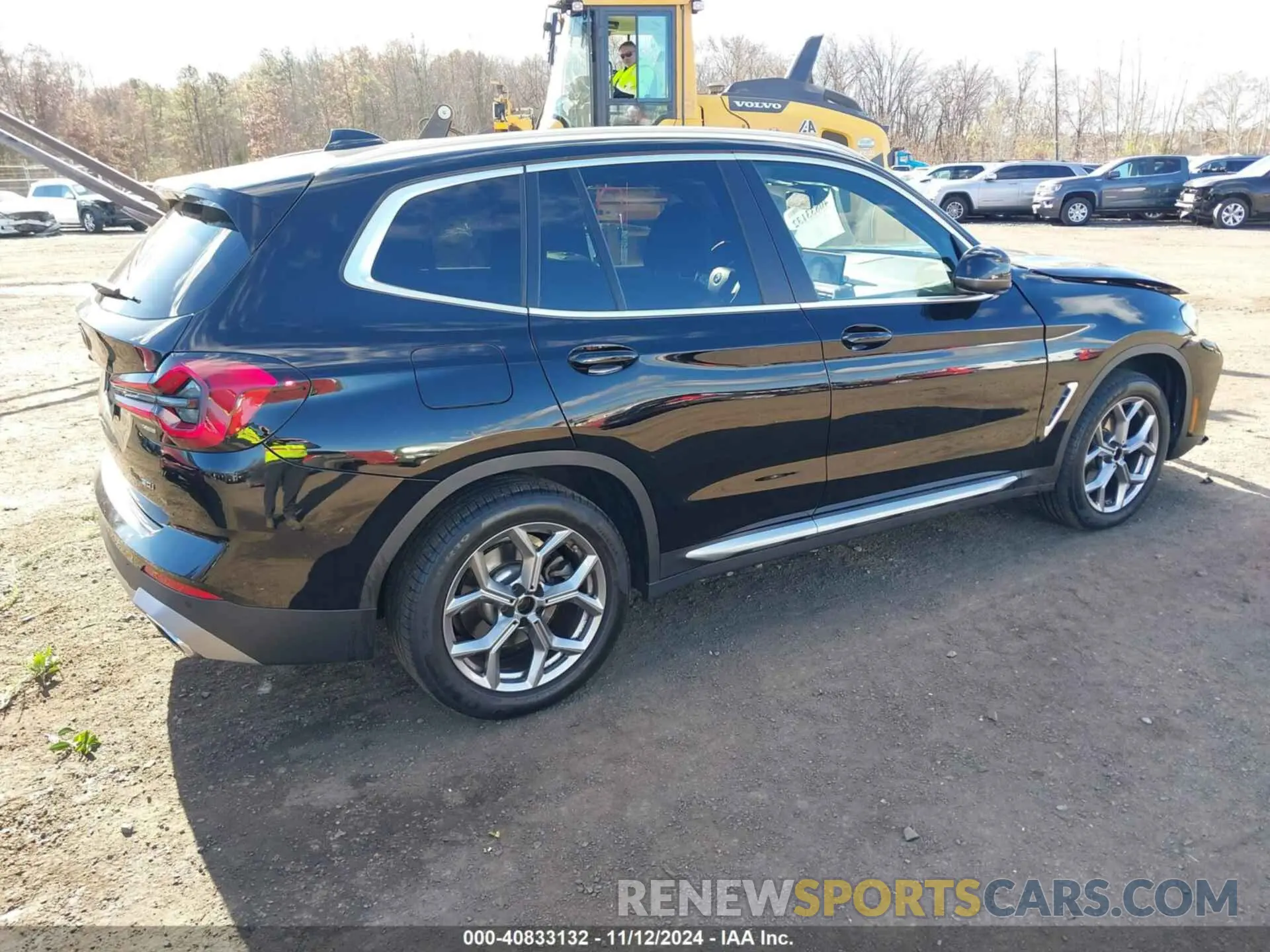 4 Photograph of a damaged car 5UX53DP03N9N34346 BMW X3 2022