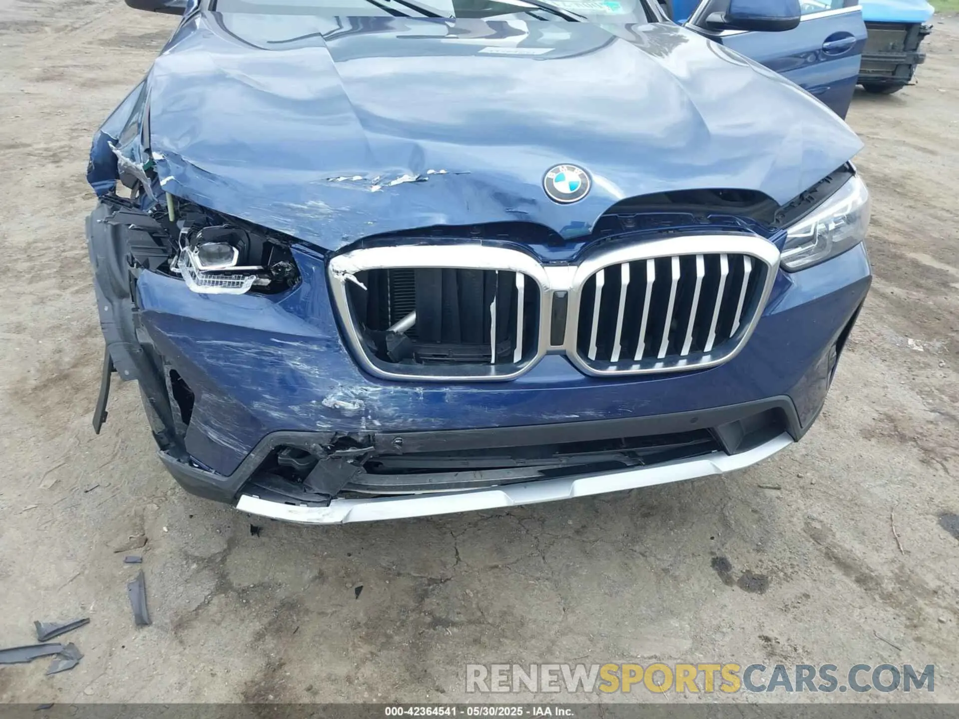 6 Photograph of a damaged car 5UX53DP04N9J98450 BMW X3 2022