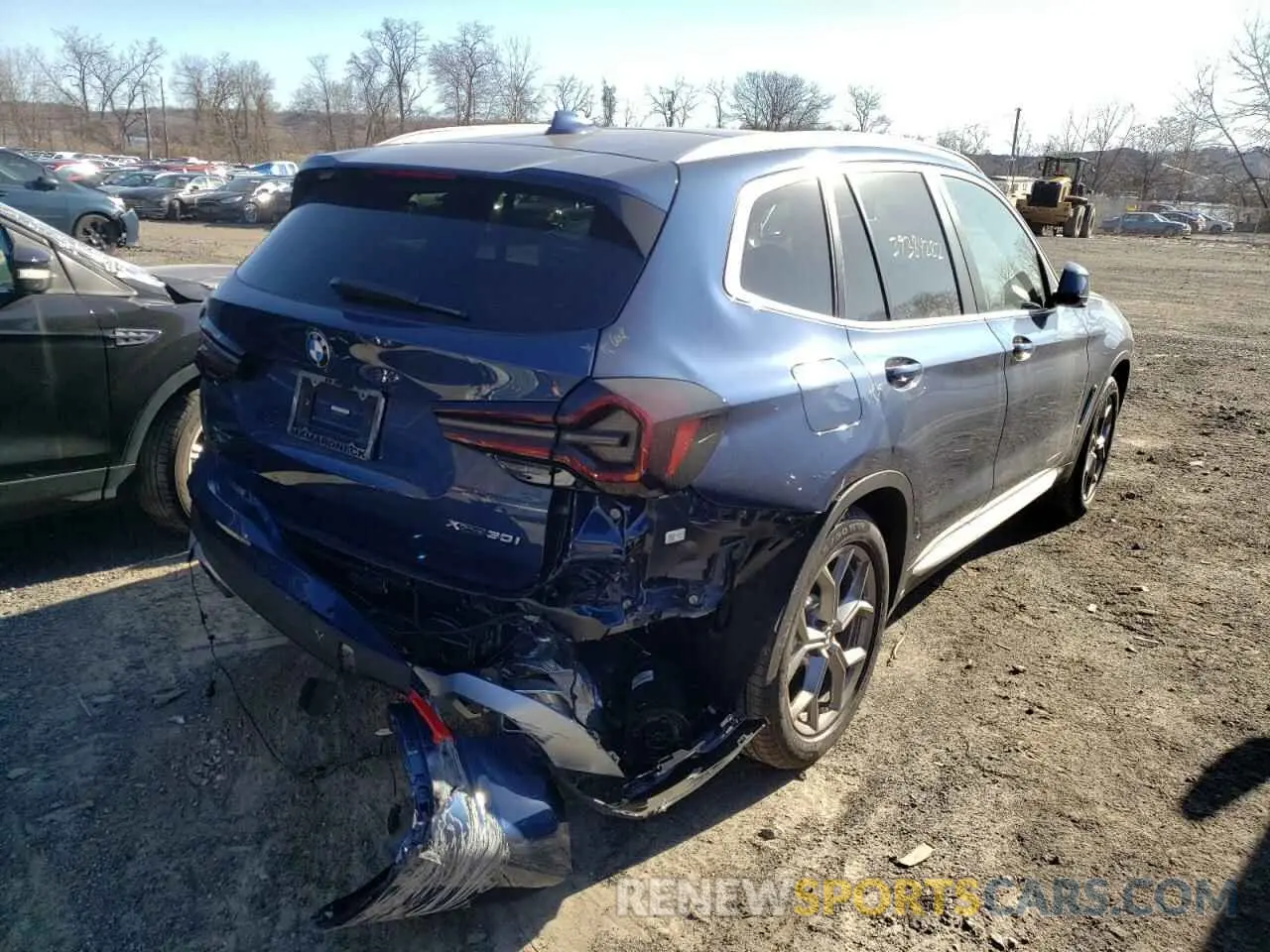 4 Photograph of a damaged car 5UX53DP04N9K93798 BMW X3 2022