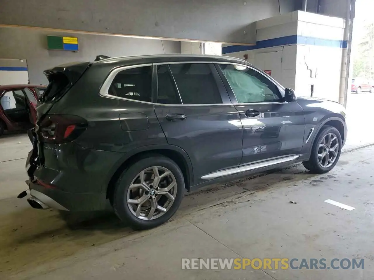 3 Photograph of a damaged car 5UX53DP05N9J69121 BMW X3 2022