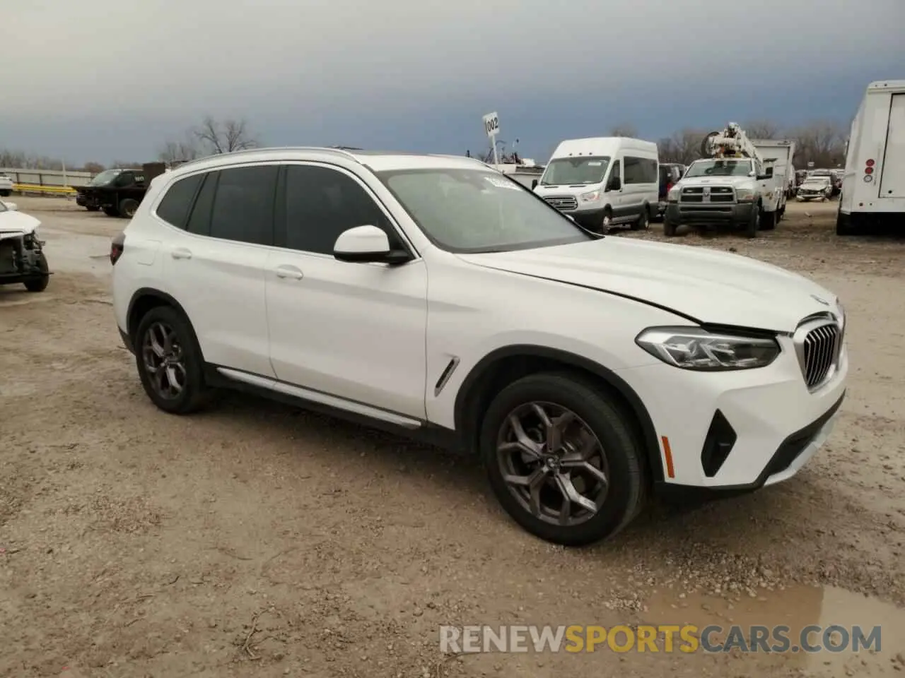 4 Photograph of a damaged car 5UX53DP05N9L24279 BMW X3 2022