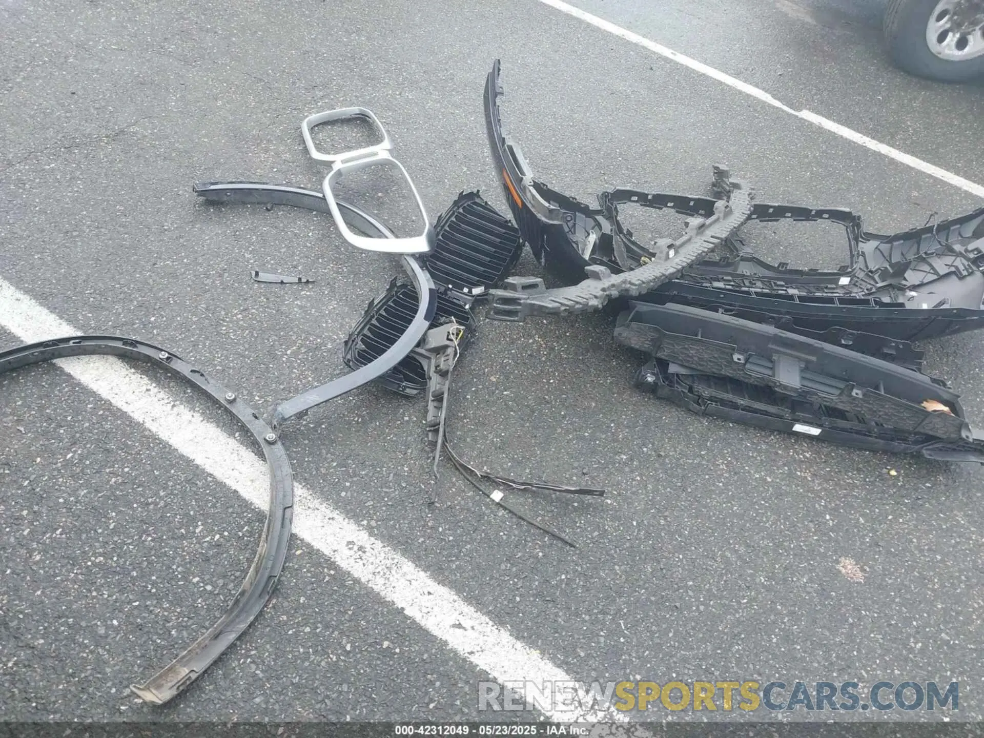 12 Photograph of a damaged car 5UX53DP05N9M46219 BMW X3 2022
