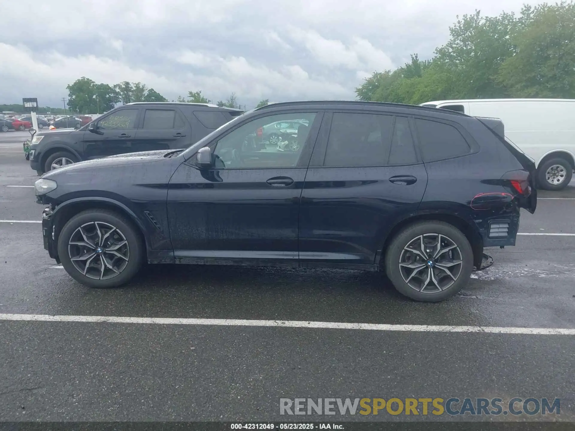 15 Photograph of a damaged car 5UX53DP05N9M46219 BMW X3 2022