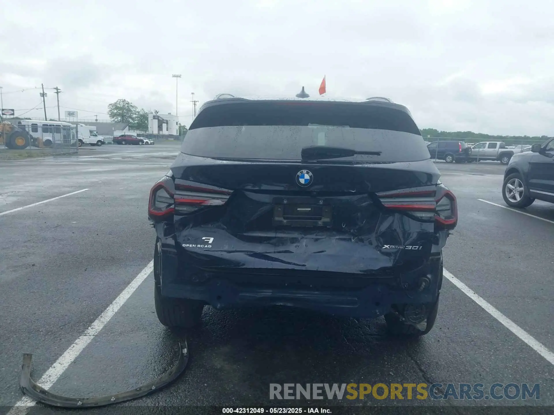 17 Photograph of a damaged car 5UX53DP05N9M46219 BMW X3 2022