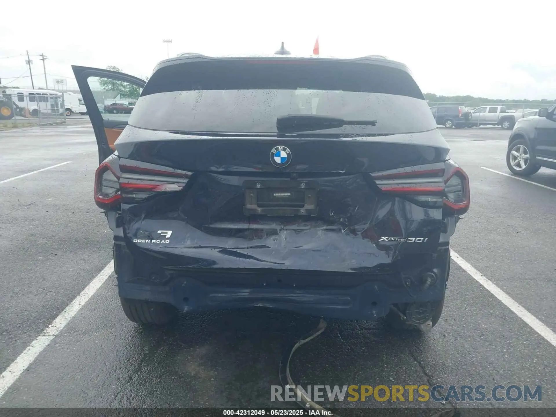 6 Photograph of a damaged car 5UX53DP05N9M46219 BMW X3 2022