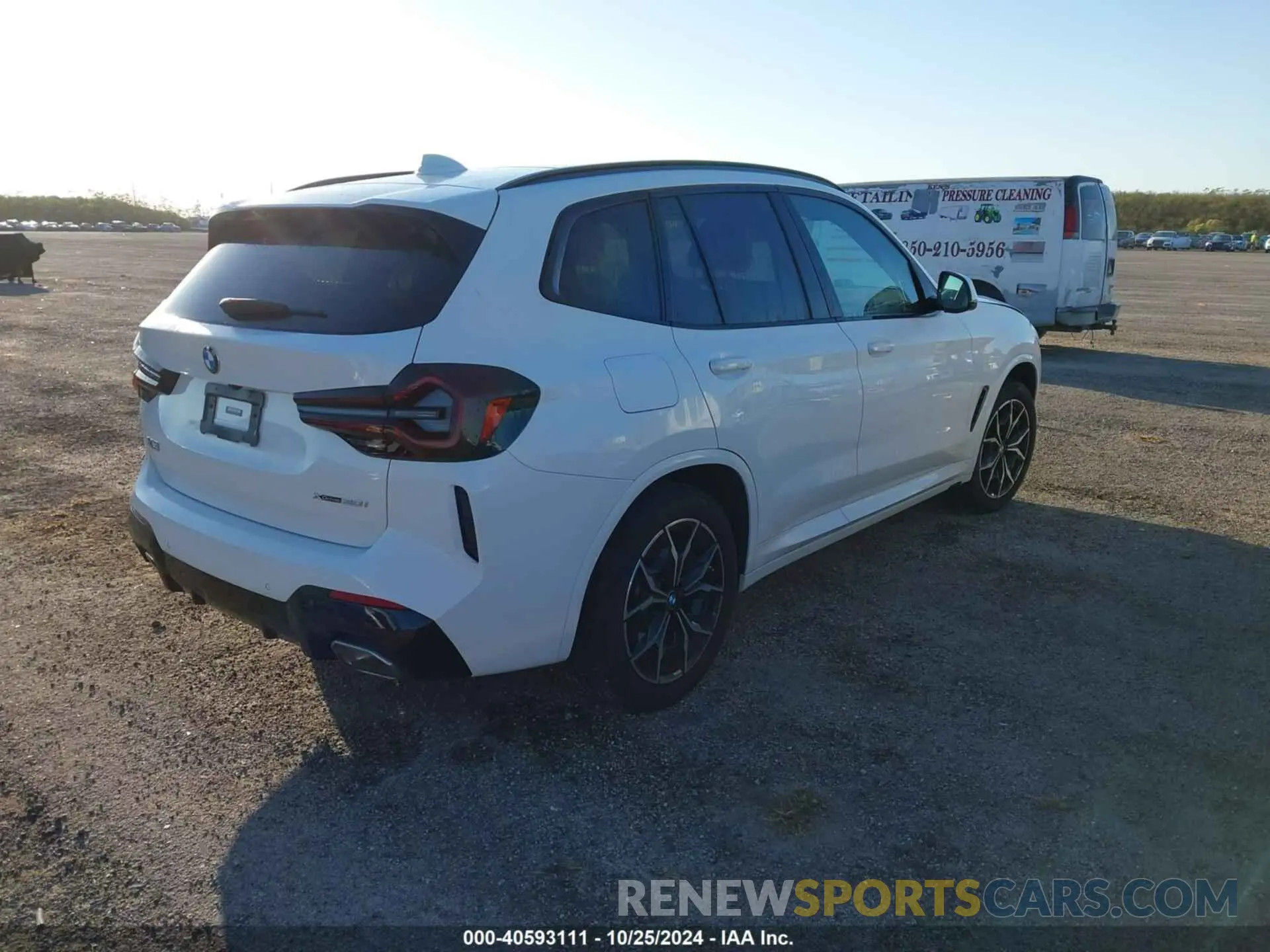 4 Photograph of a damaged car 5UX53DP05N9M66356 BMW X3 2022