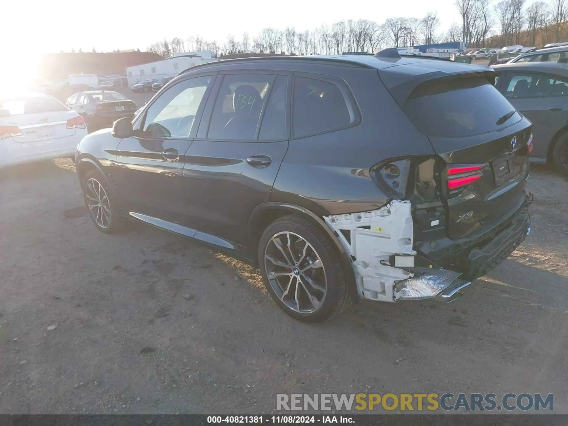 3 Photograph of a damaged car 5UX53DP05N9M67684 BMW X3 2022