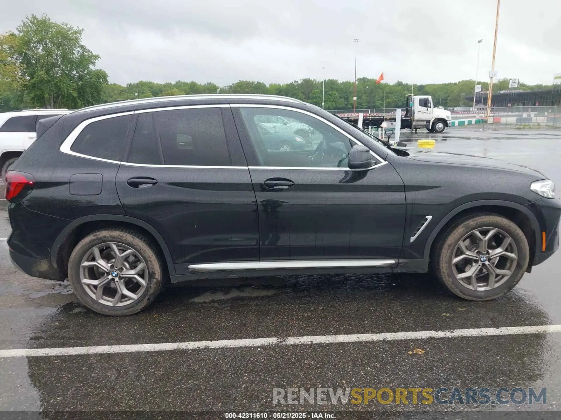 13 Photograph of a damaged car 5UX53DP06N9J37455 BMW X3 2022