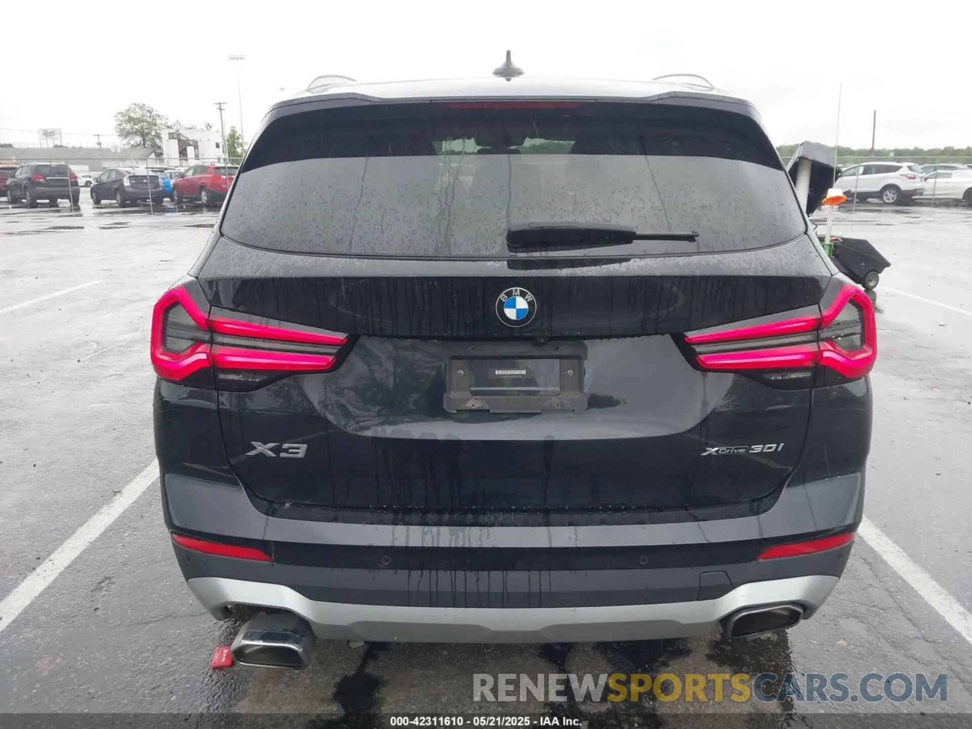 6 Photograph of a damaged car 5UX53DP06N9J37455 BMW X3 2022