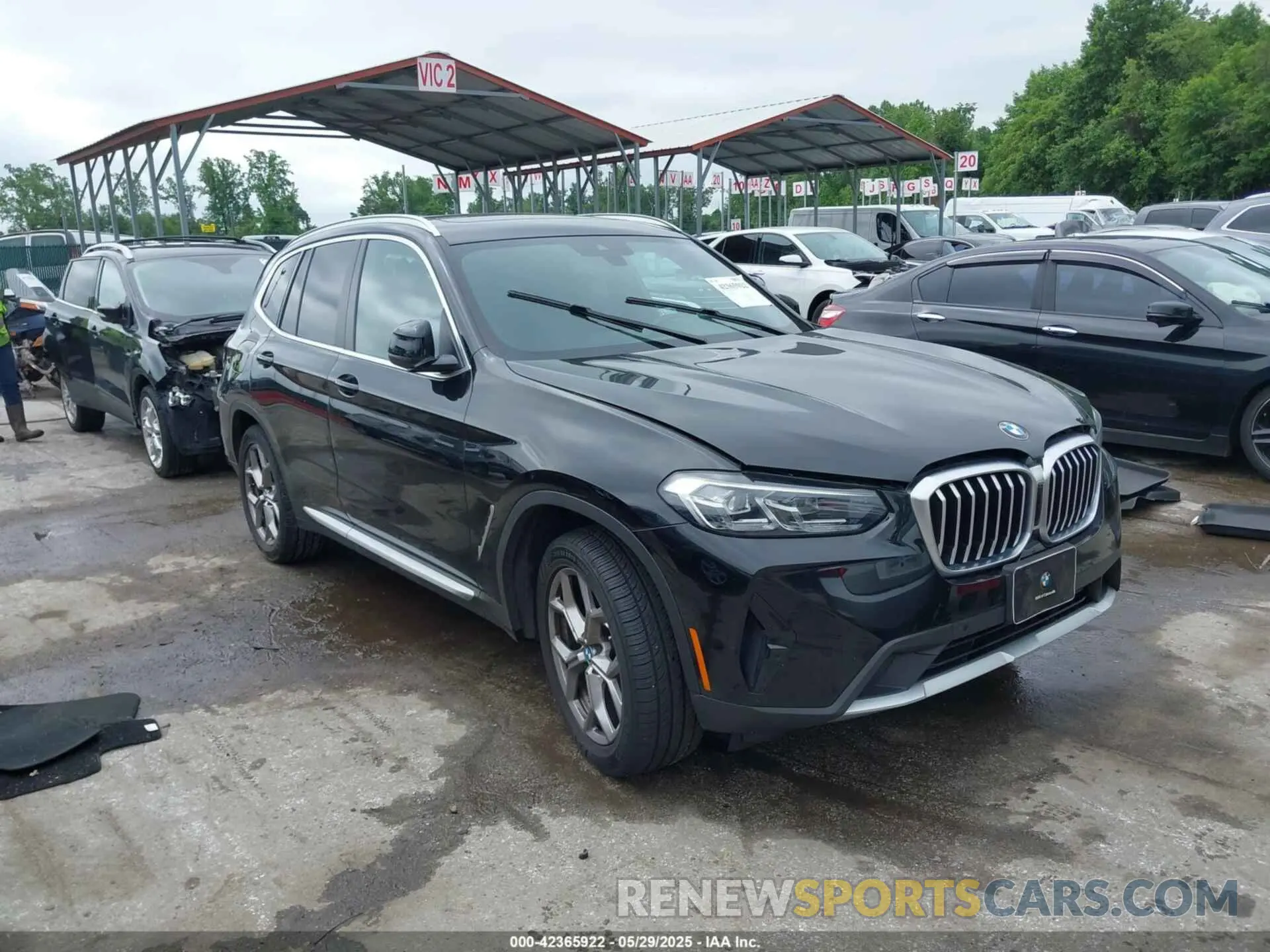 1 Photograph of a damaged car 5UX53DP06N9K32419 BMW X3 2022