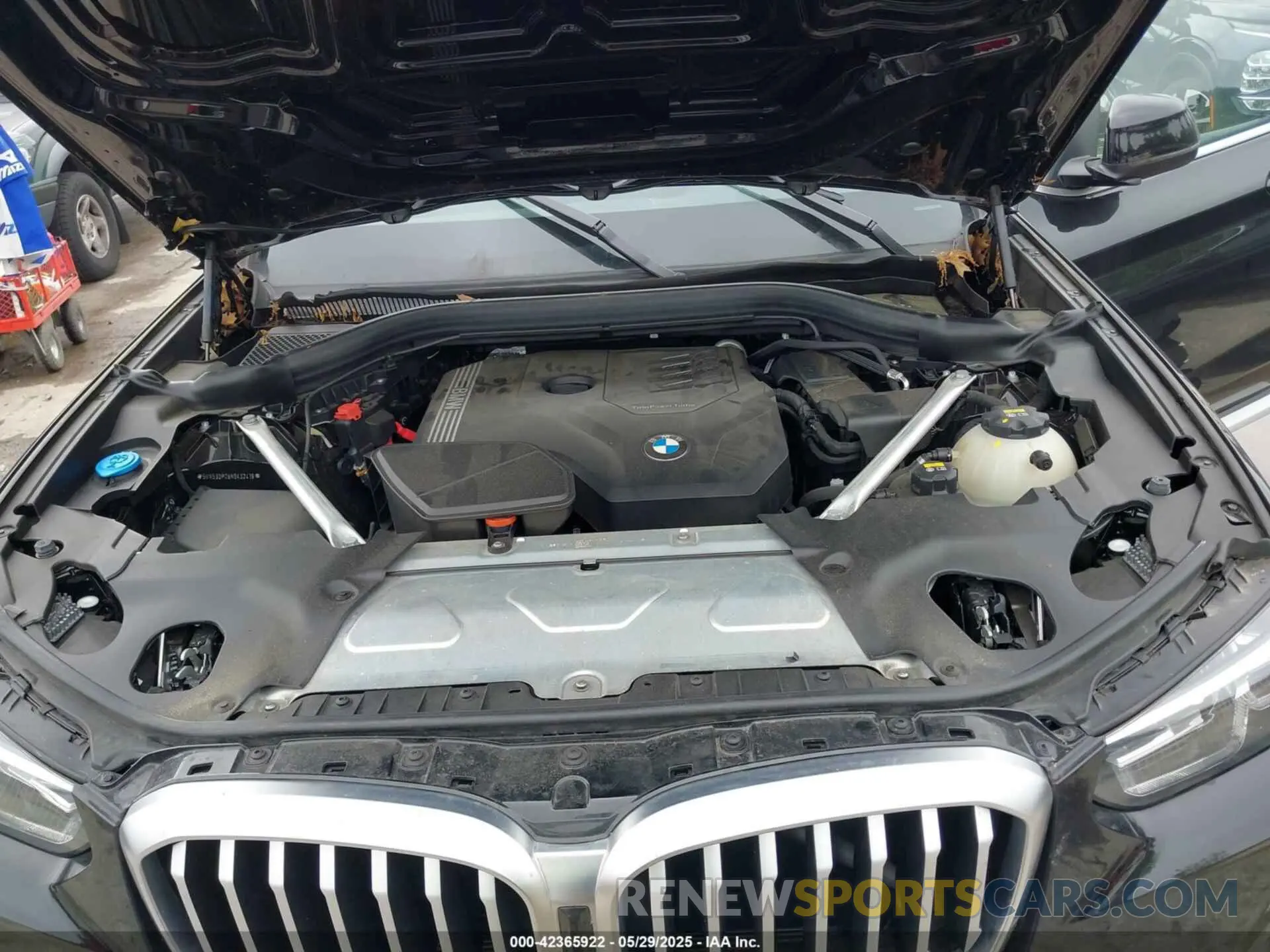 10 Photograph of a damaged car 5UX53DP06N9K32419 BMW X3 2022