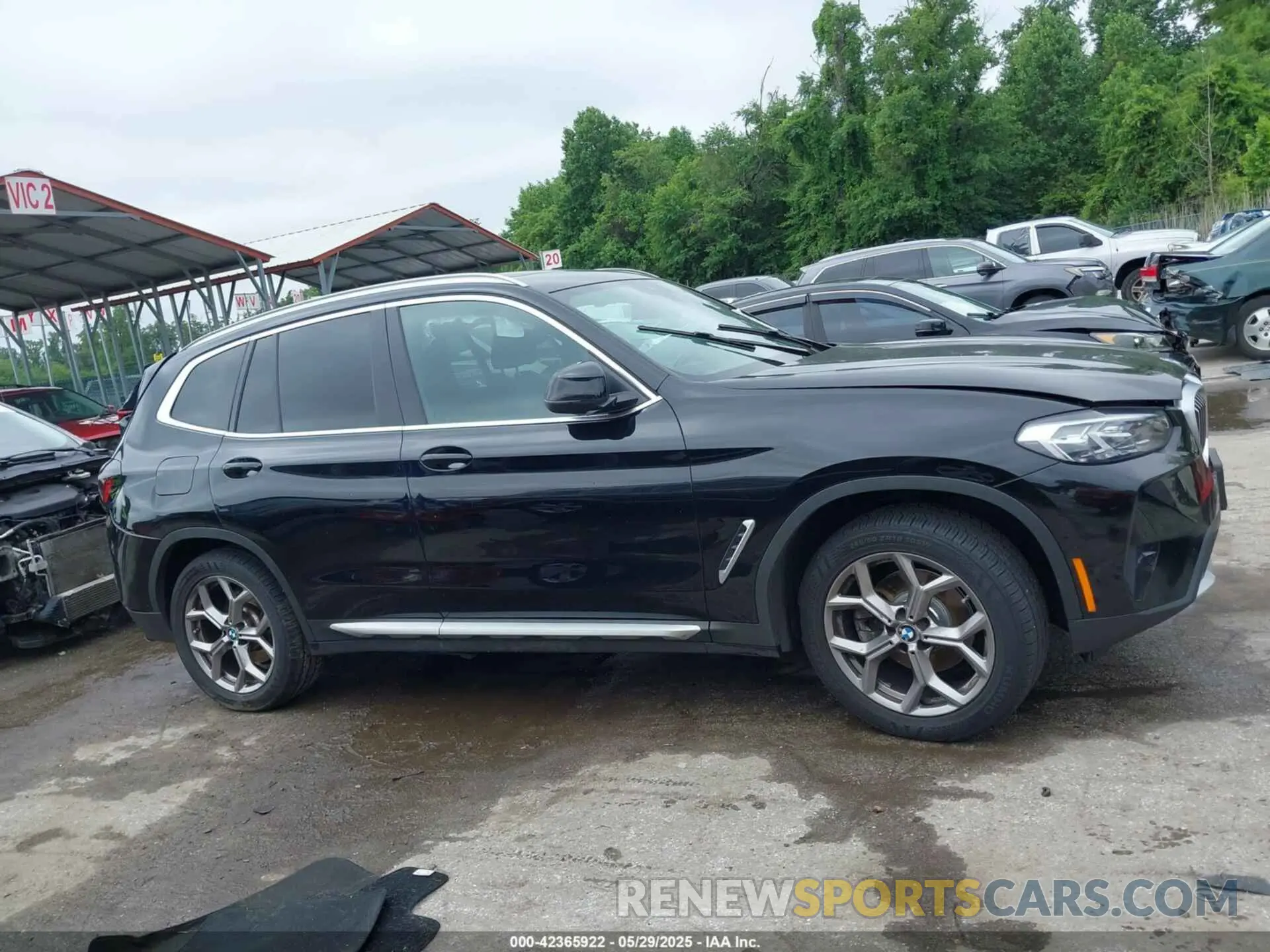 12 Photograph of a damaged car 5UX53DP06N9K32419 BMW X3 2022