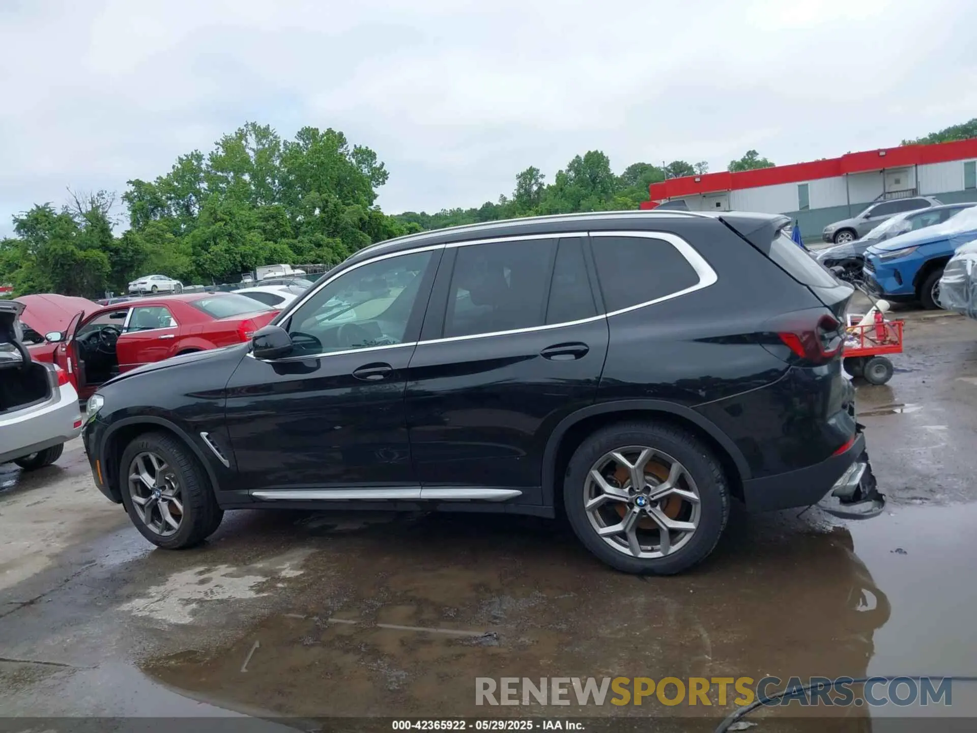 13 Photograph of a damaged car 5UX53DP06N9K32419 BMW X3 2022