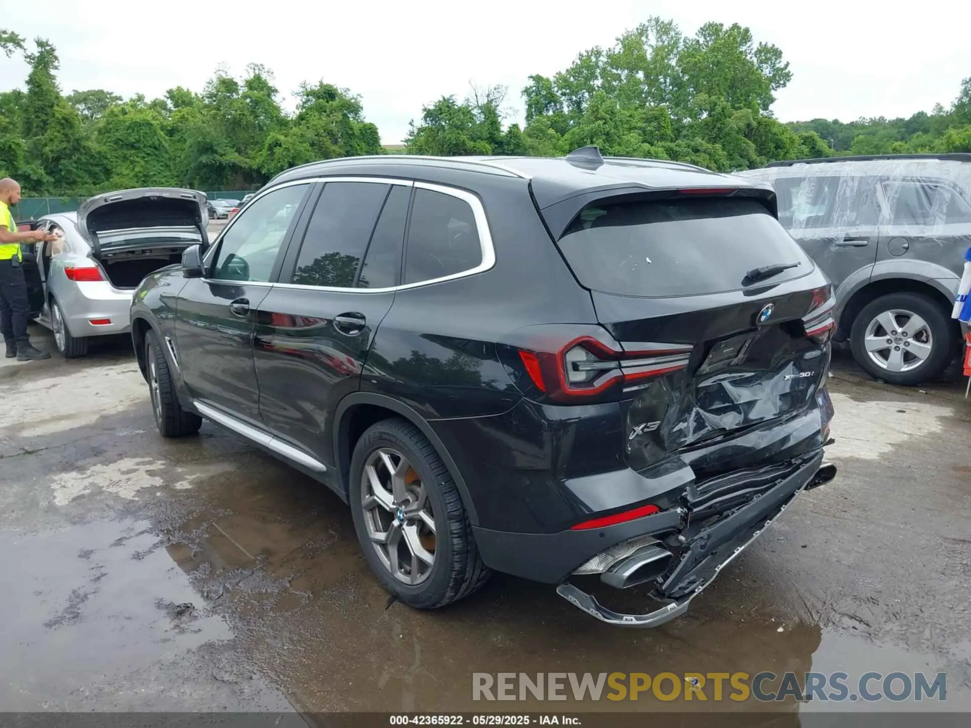 3 Photograph of a damaged car 5UX53DP06N9K32419 BMW X3 2022