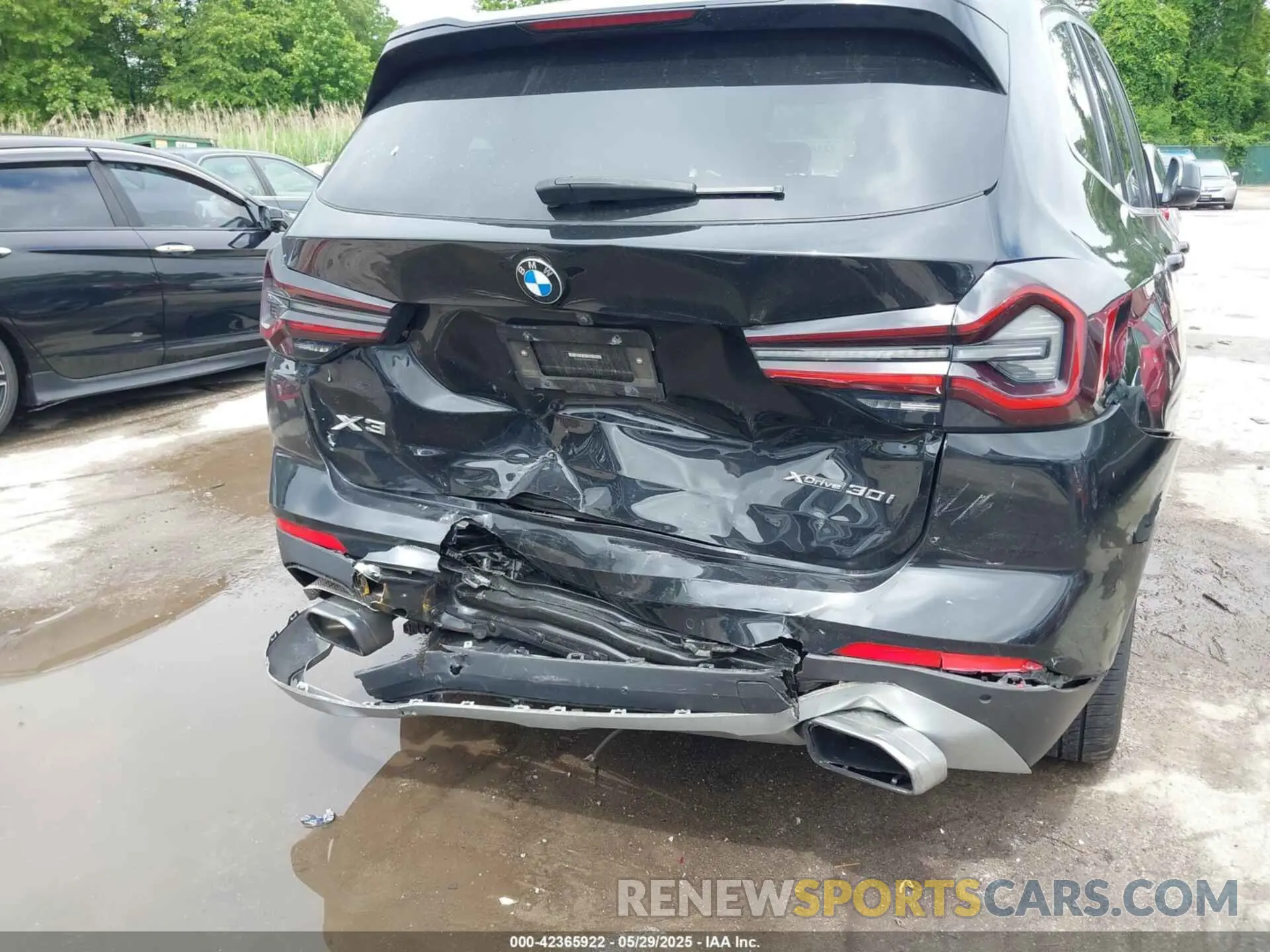 6 Photograph of a damaged car 5UX53DP06N9K32419 BMW X3 2022