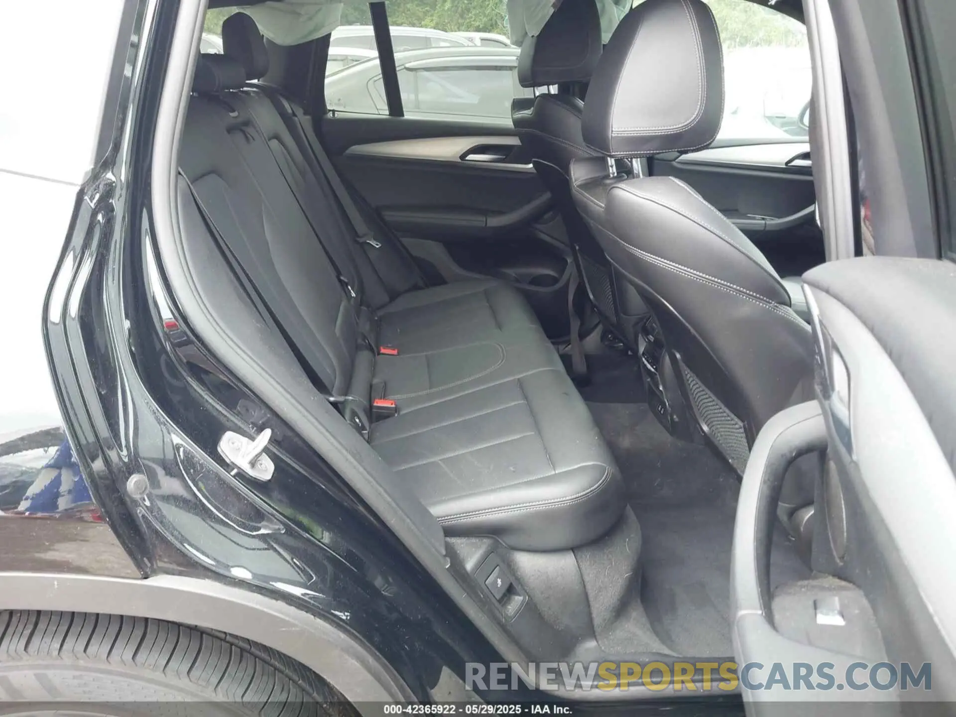 8 Photograph of a damaged car 5UX53DP06N9K32419 BMW X3 2022
