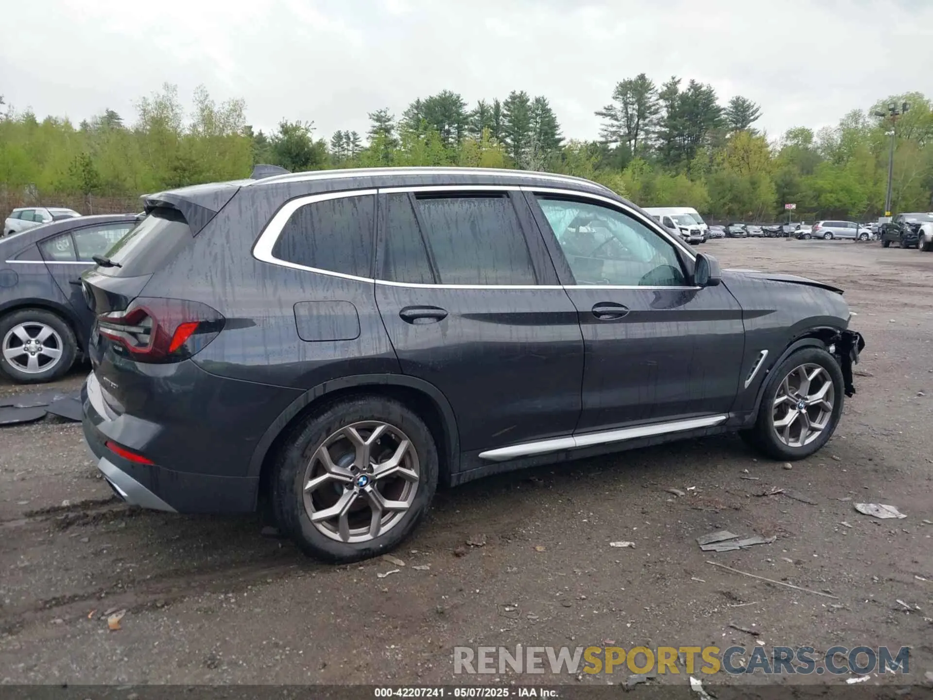 13 Photograph of a damaged car 5UX53DP07N9J81478 BMW X3 2022