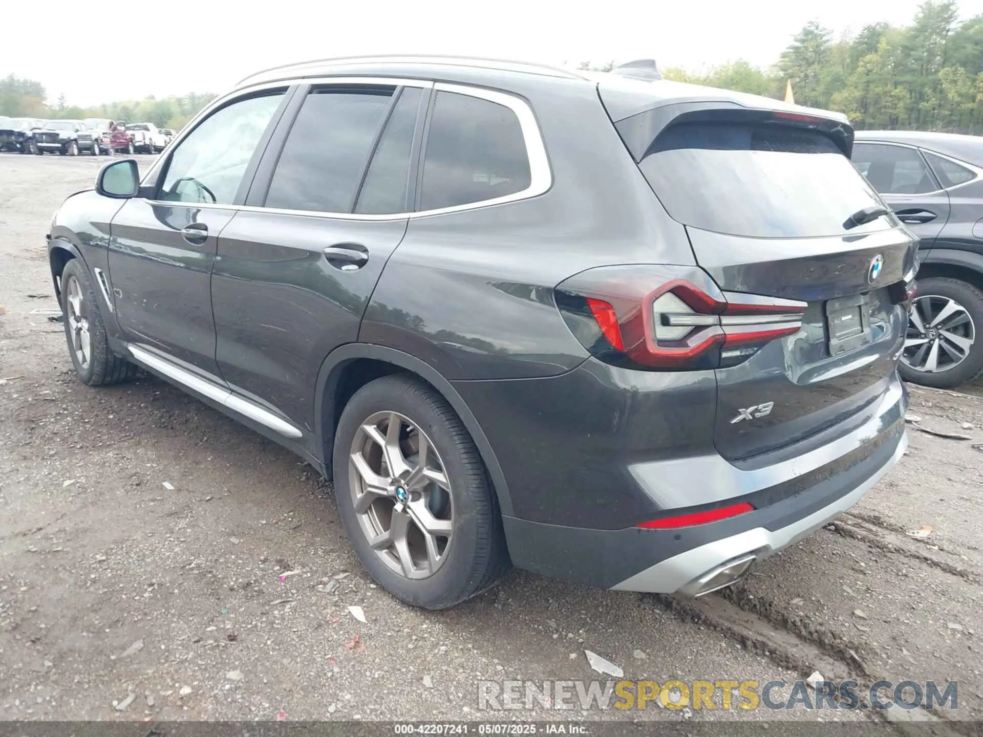 3 Photograph of a damaged car 5UX53DP07N9J81478 BMW X3 2022