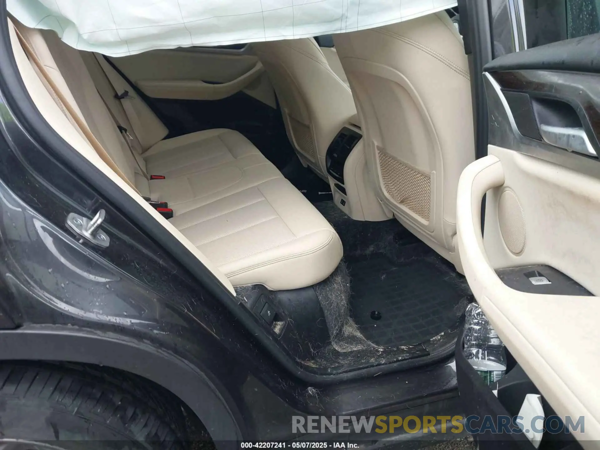 8 Photograph of a damaged car 5UX53DP07N9J81478 BMW X3 2022