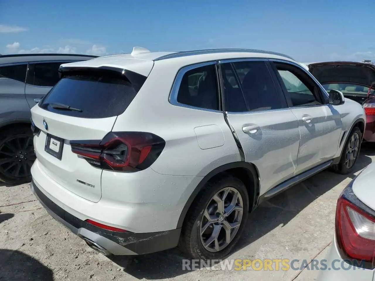 3 Photograph of a damaged car 5UX53DP07N9L96603 BMW X3 2022