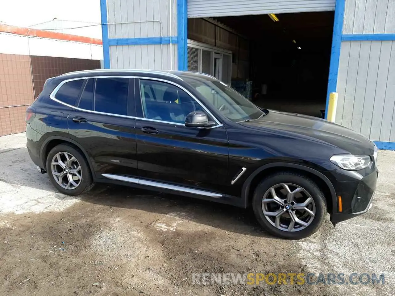 4 Photograph of a damaged car 5UX53DP07N9N28534 BMW X3 2022