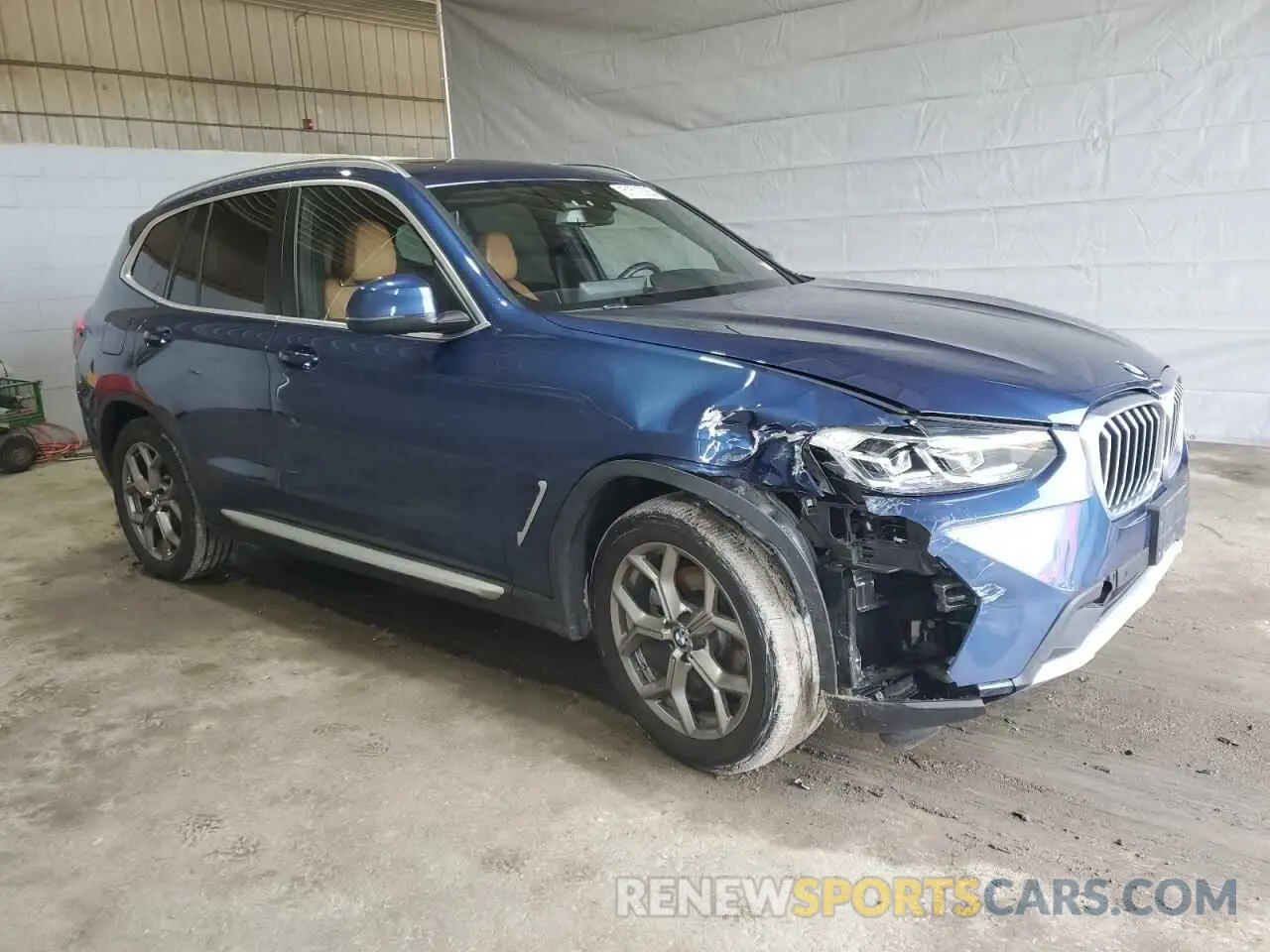 4 Photograph of a damaged car 5UX53DP08N9K59153 BMW X3 2022