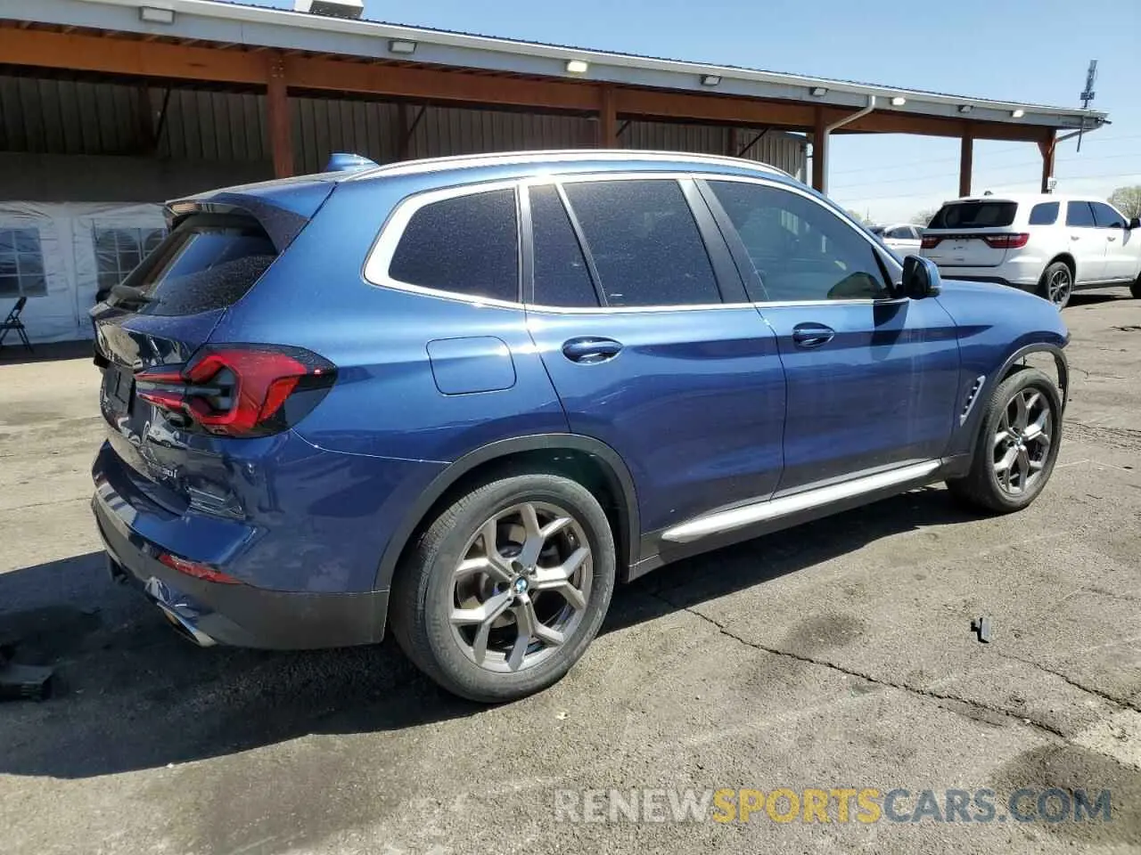 3 Photograph of a damaged car 5UX53DP08N9M83670 BMW X3 2022