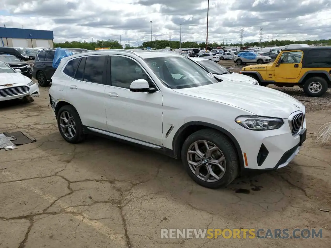 4 Photograph of a damaged car 5UX53DP09N9J20892 BMW X3 2022