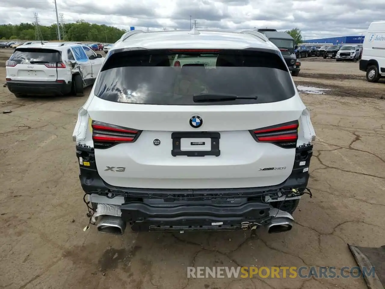 6 Photograph of a damaged car 5UX53DP09N9J20892 BMW X3 2022