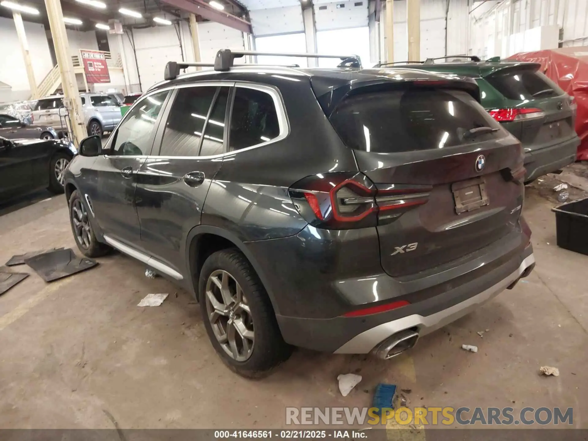 3 Photograph of a damaged car 5UX53DP09N9K75829 BMW X3 2022