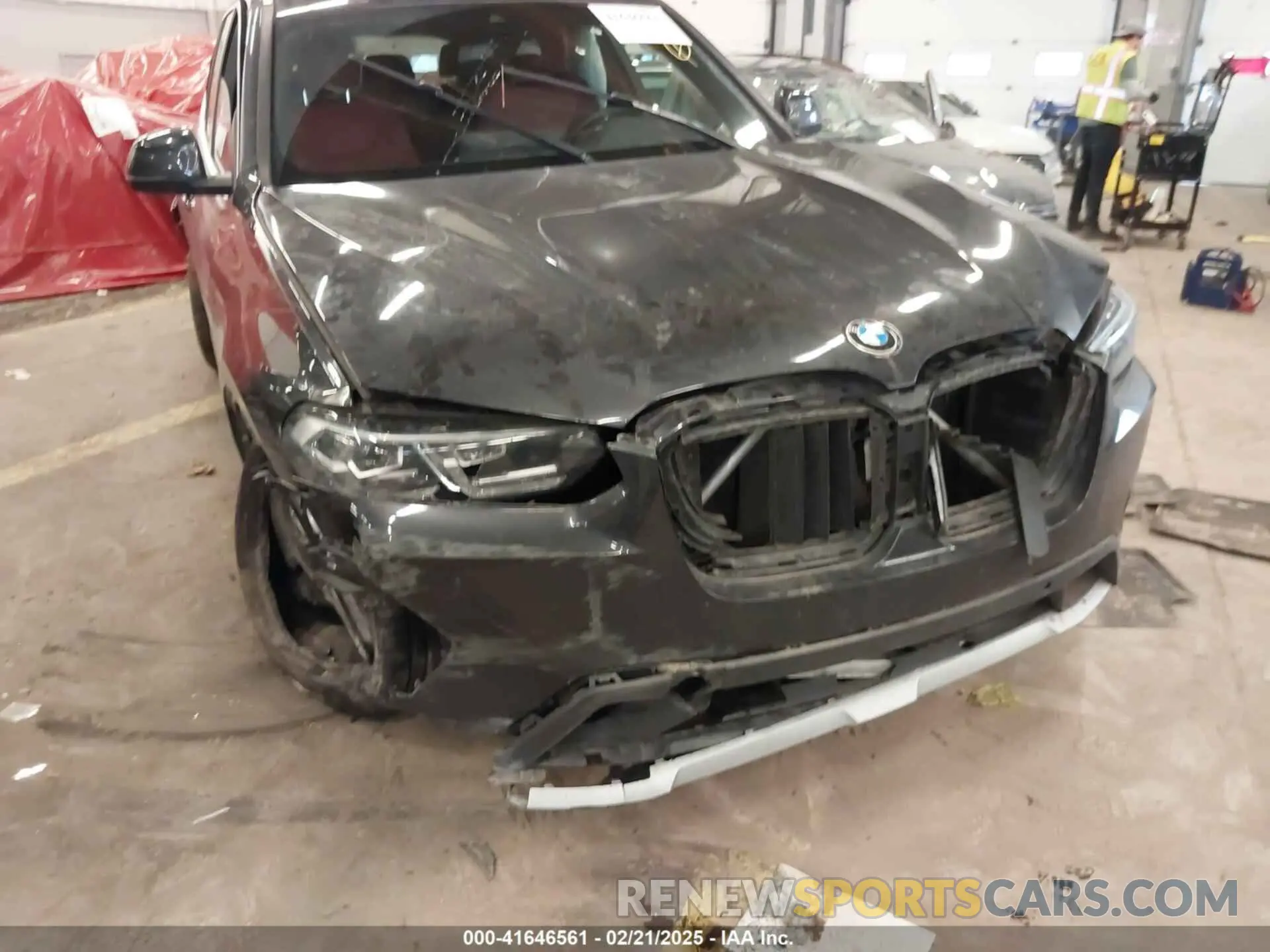 6 Photograph of a damaged car 5UX53DP09N9K75829 BMW X3 2022