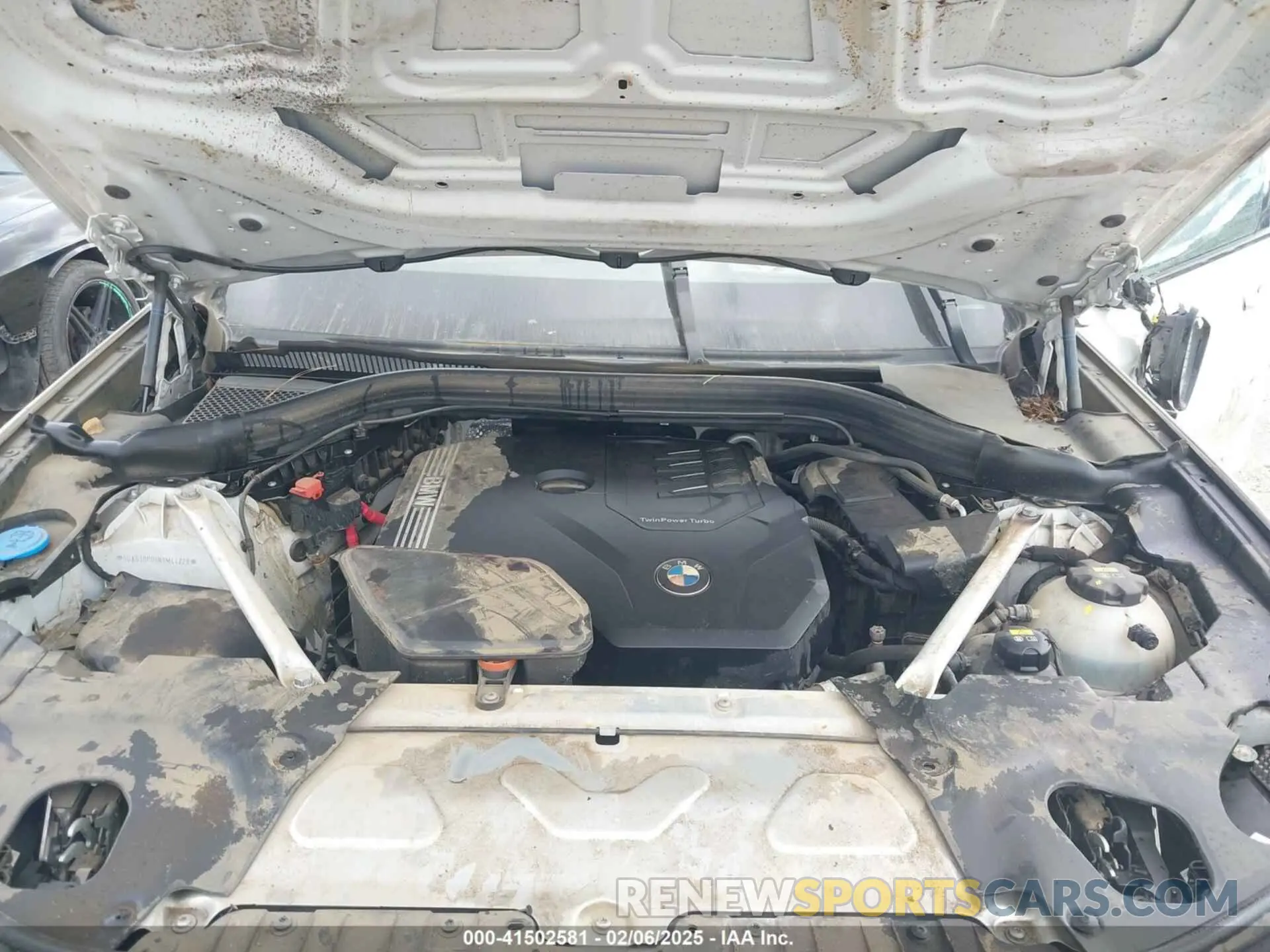 10 Photograph of a damaged car 5UX53DP09N9M44229 BMW X3 2022
