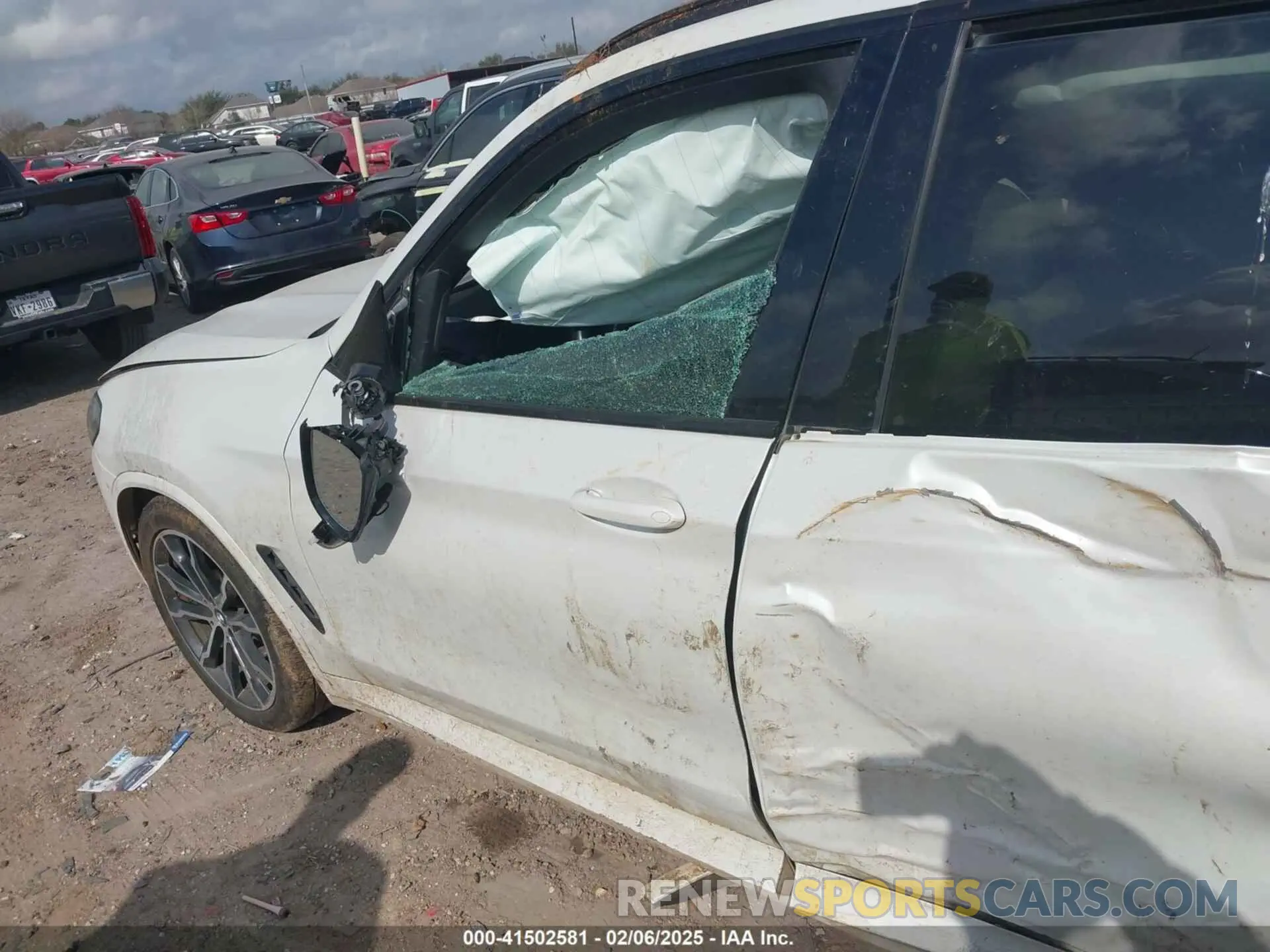 6 Photograph of a damaged car 5UX53DP09N9M44229 BMW X3 2022