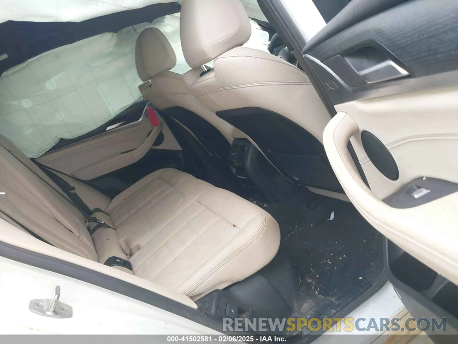 8 Photograph of a damaged car 5UX53DP09N9M44229 BMW X3 2022
