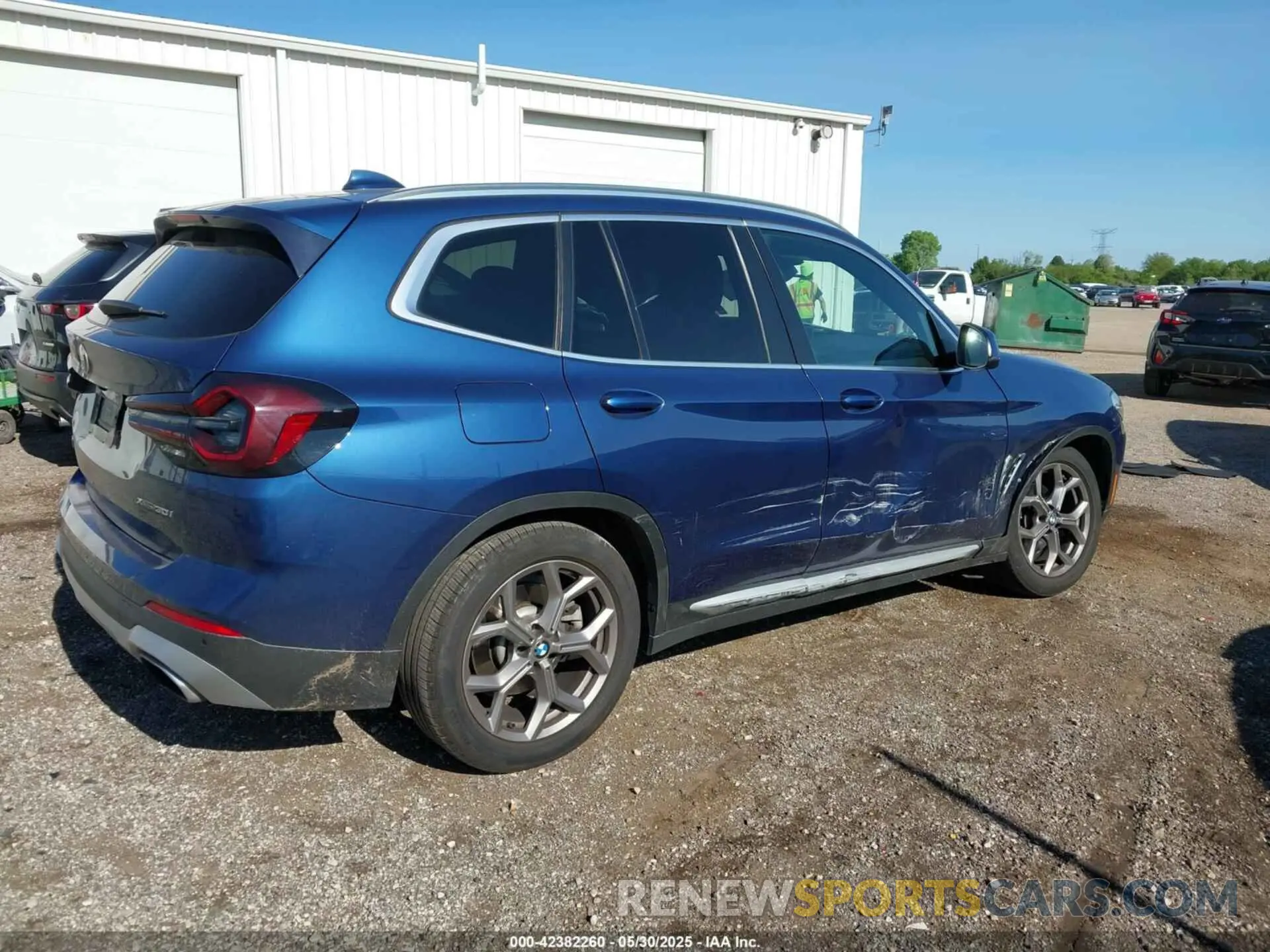 4 Photograph of a damaged car 5UX53DP0XN9J53917 BMW X3 2022