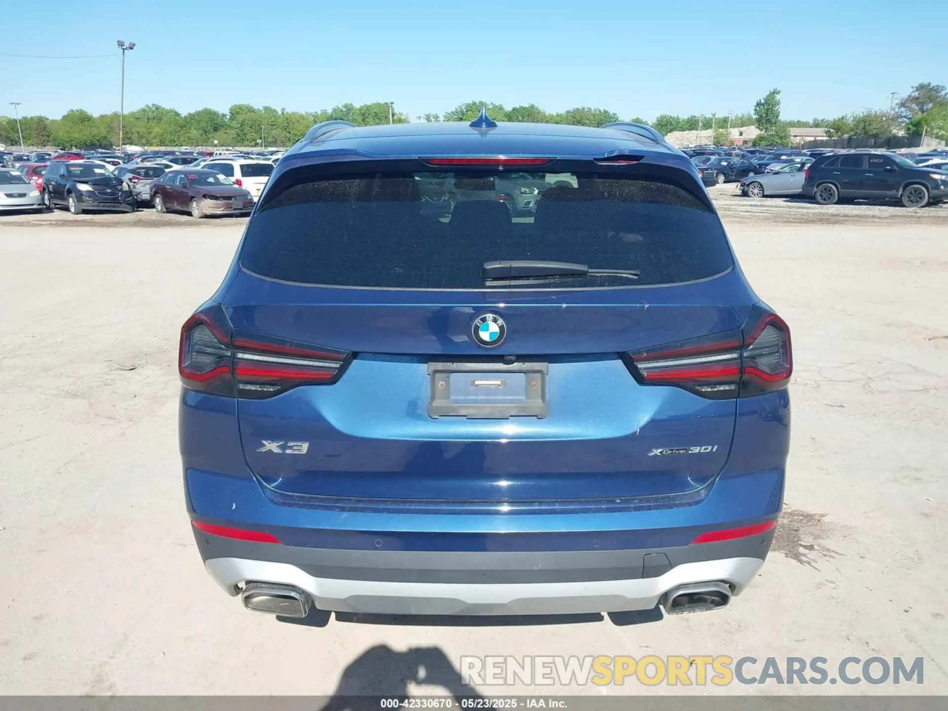 17 Photograph of a damaged car 5UX53DP0XN9J54310 BMW X3 2022