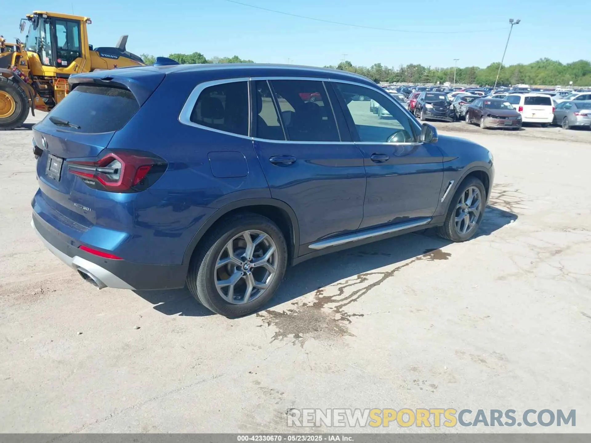 4 Photograph of a damaged car 5UX53DP0XN9J54310 BMW X3 2022