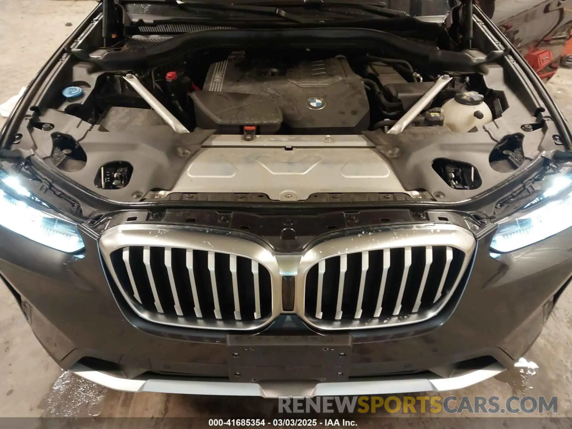10 Photograph of a damaged car 5UX53DP0XN9K23741 BMW X3 2022