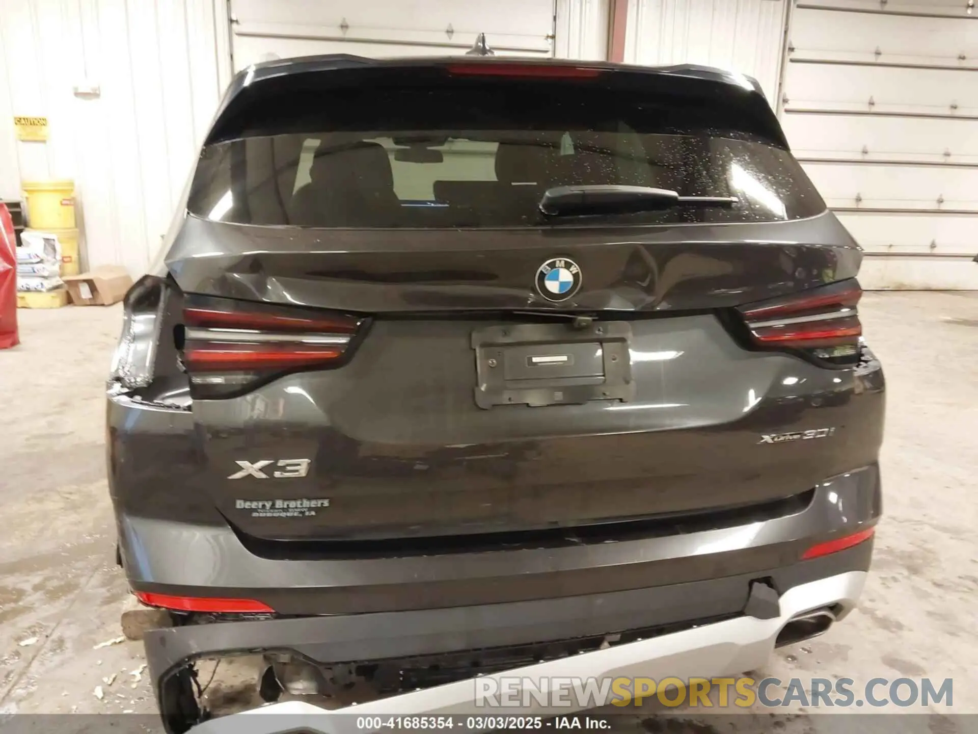 18 Photograph of a damaged car 5UX53DP0XN9K23741 BMW X3 2022