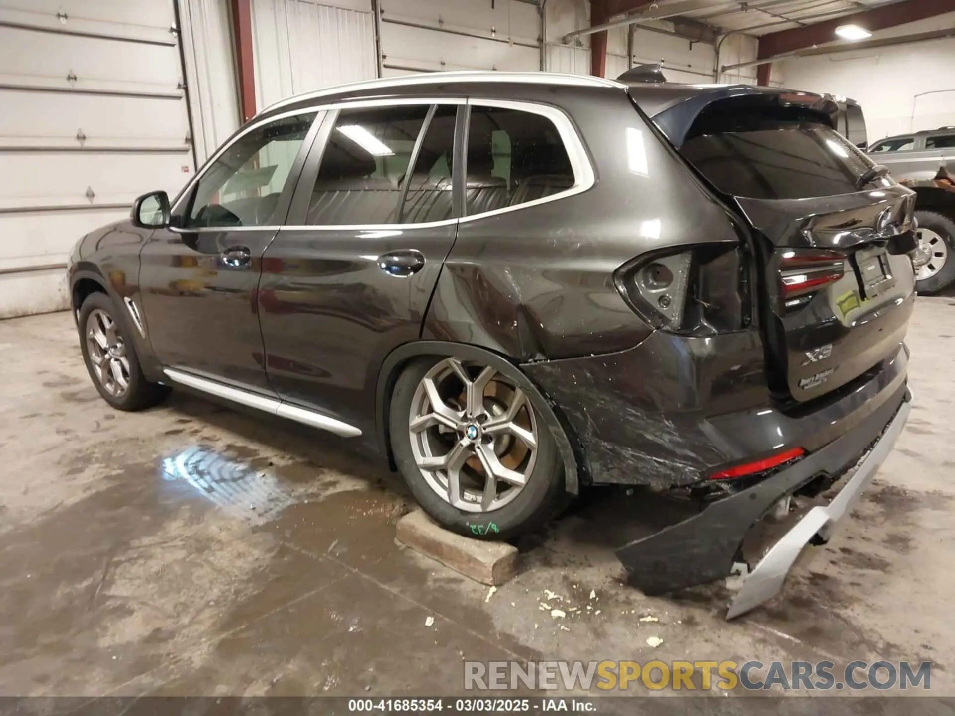 3 Photograph of a damaged car 5UX53DP0XN9K23741 BMW X3 2022