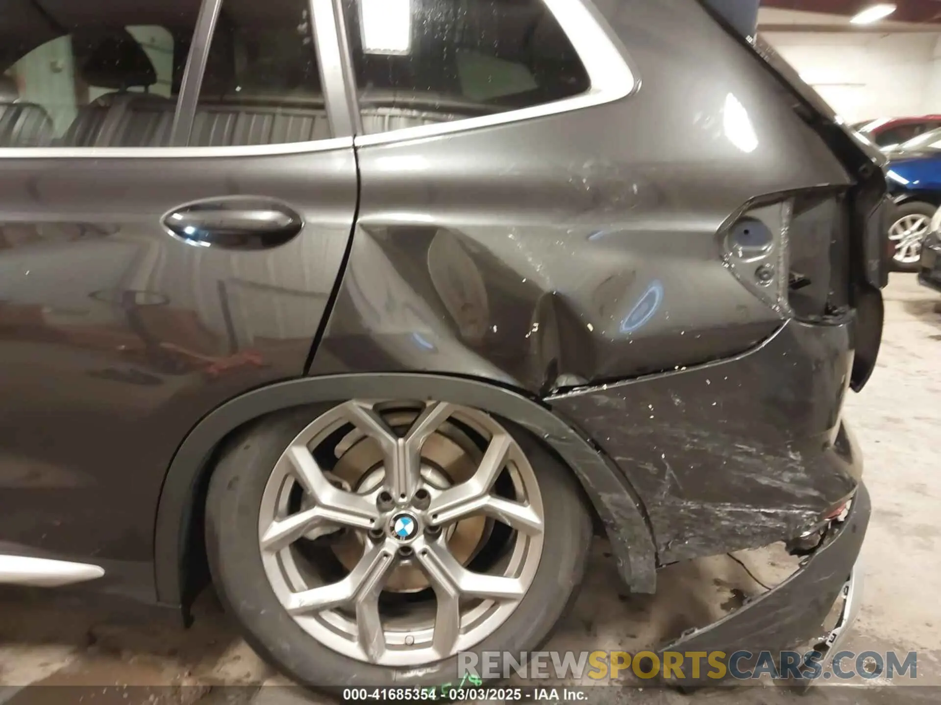 6 Photograph of a damaged car 5UX53DP0XN9K23741 BMW X3 2022